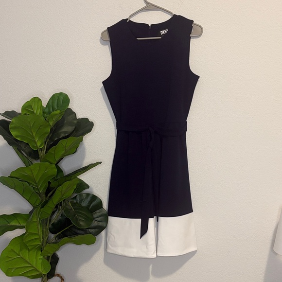 Dkny Dresses & Skirts - DKNY Two-Tone Navy Blue and White belted sleeveless dress